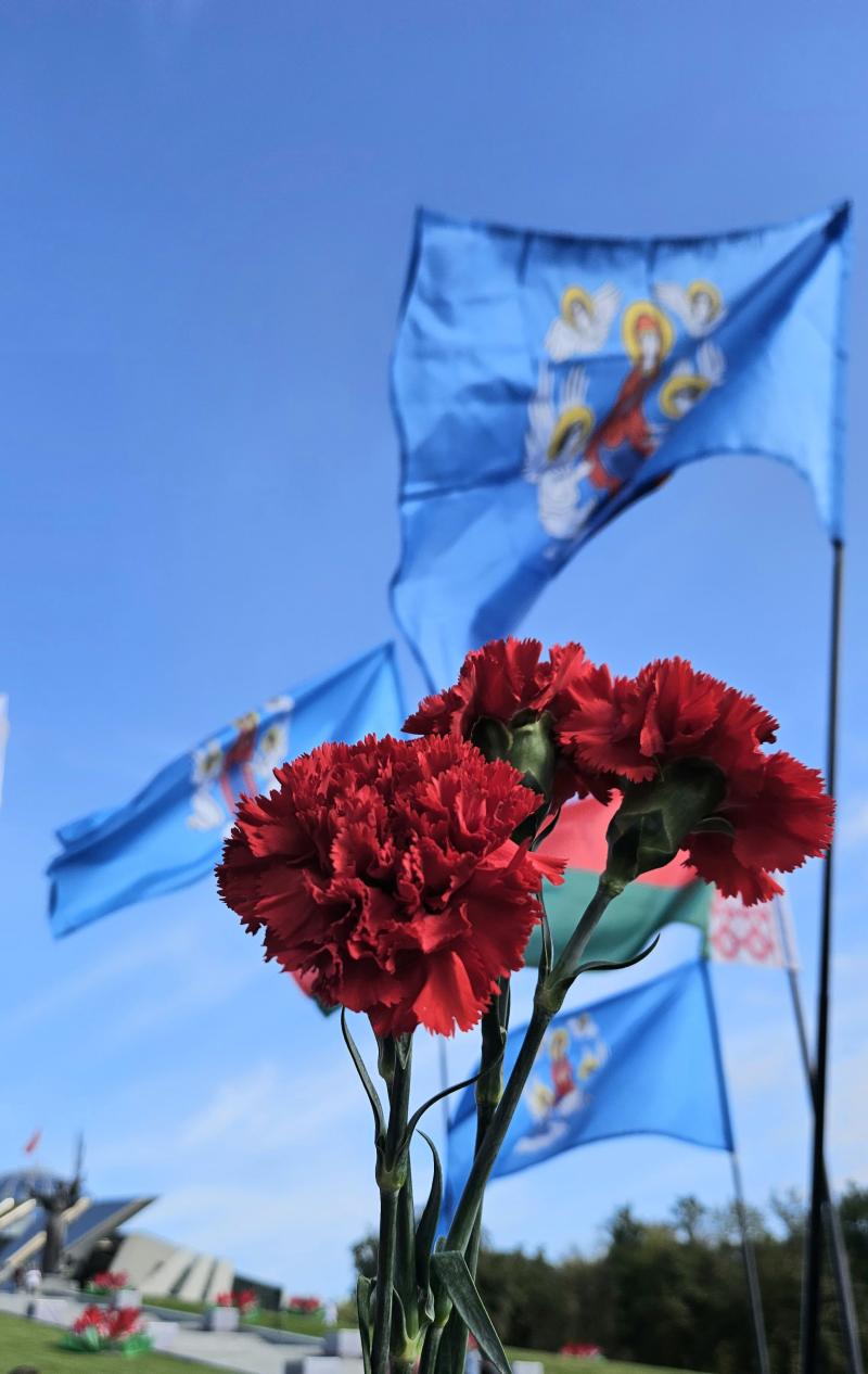Торжественная церемония возложения цветов к обелиску «Минск – город-герой» 